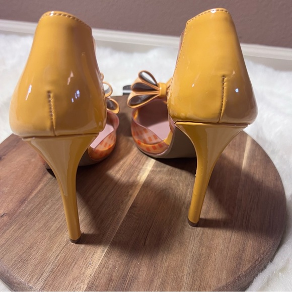 Betsey Johnson Kaison Yellow and Orange Bow Heels Size 6 - Picture 4 of 14